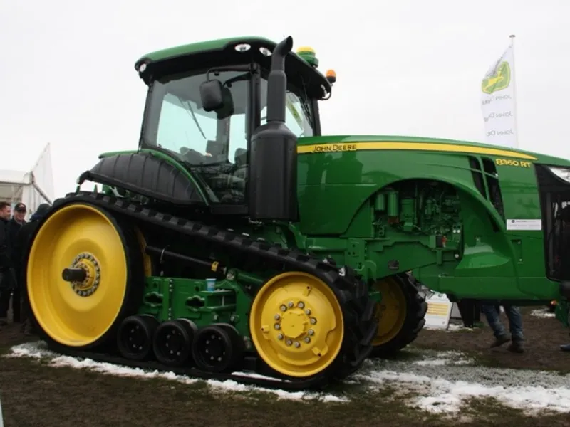 John Deere 8