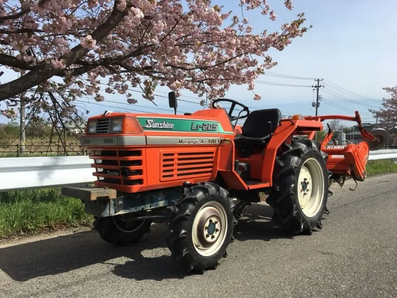 Kubota L1-205